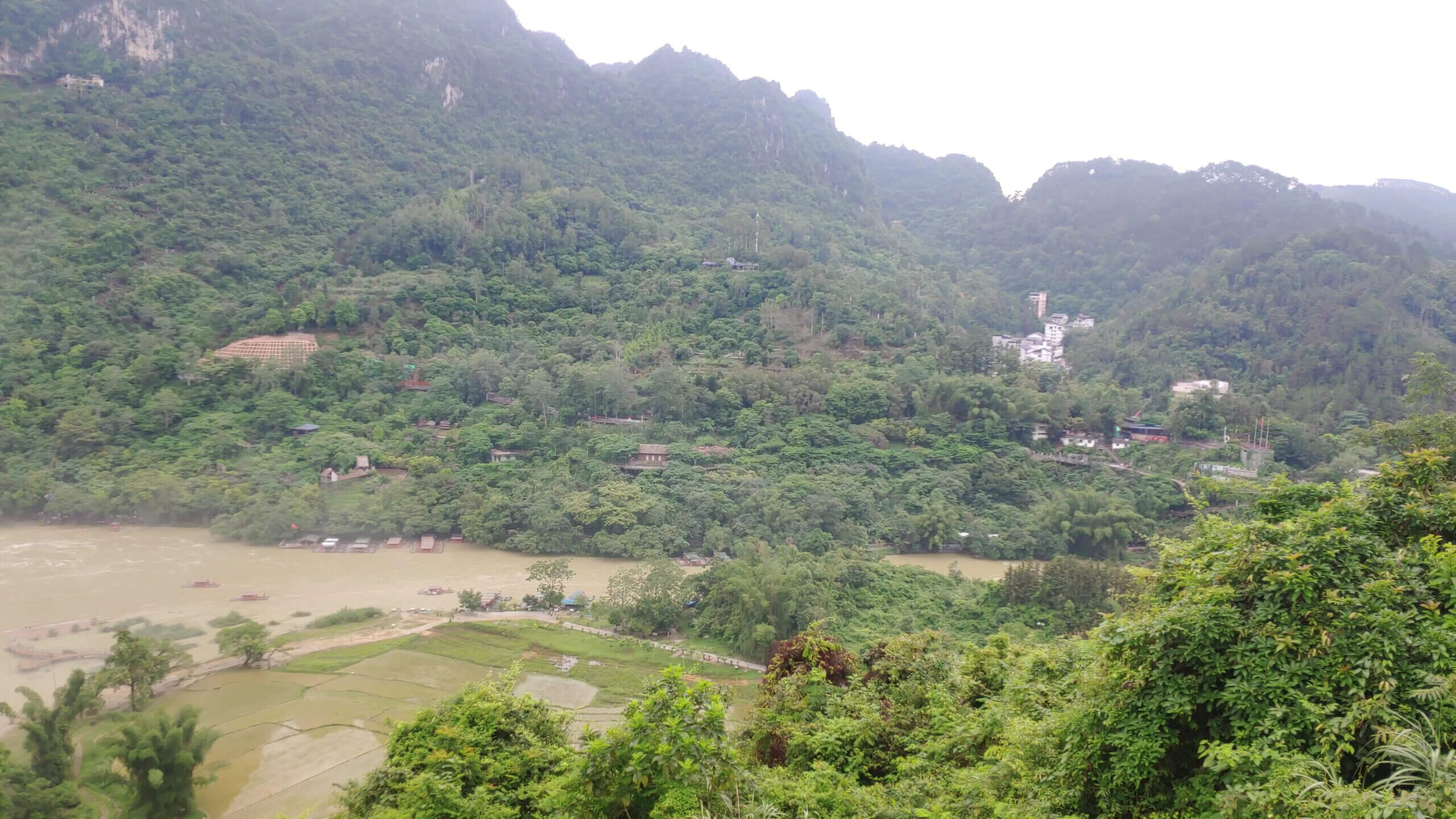 Chùa Phật Tích Trúc Lâm Bản Giốc