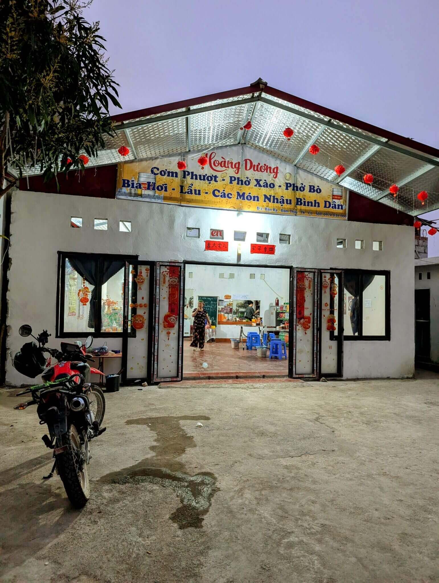 Cơm bình dân Hoàng Dương
