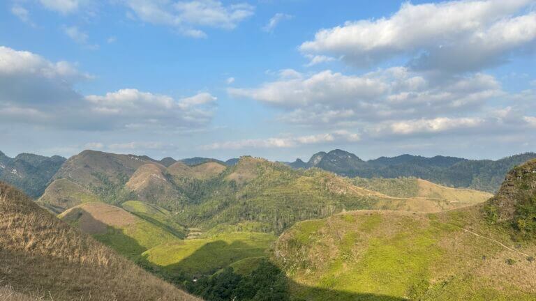 Đồi cỏ cháy ba quáng - Xã Vinh Quý