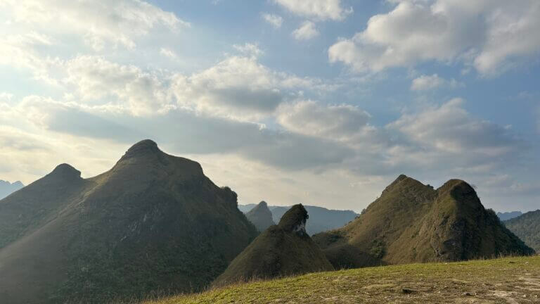 Đồi cỏ cháy ba quáng