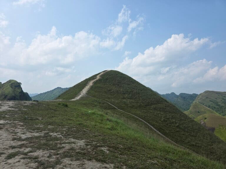 Đồi cỏ cháy ba quáng