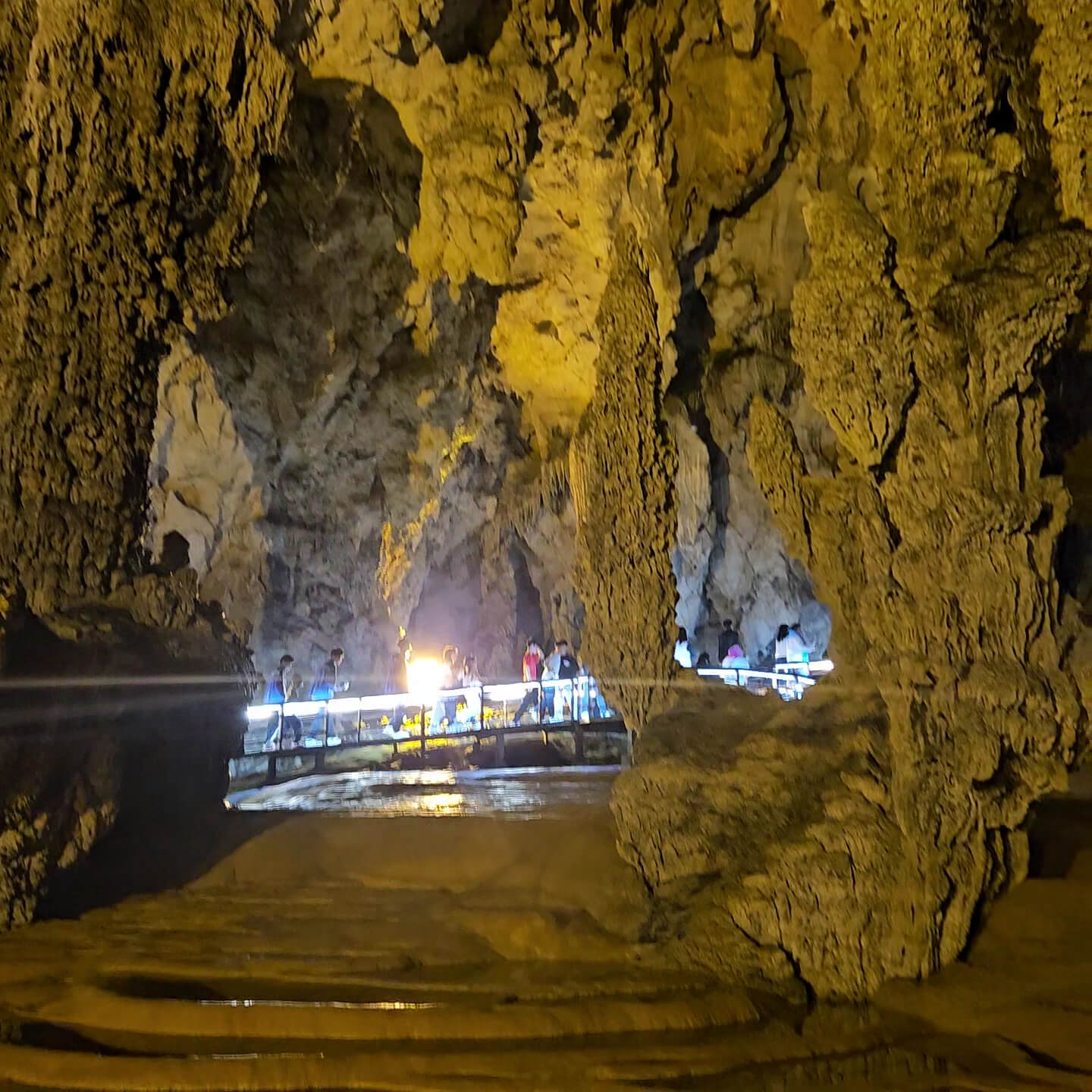 Động Ngườm Ngao