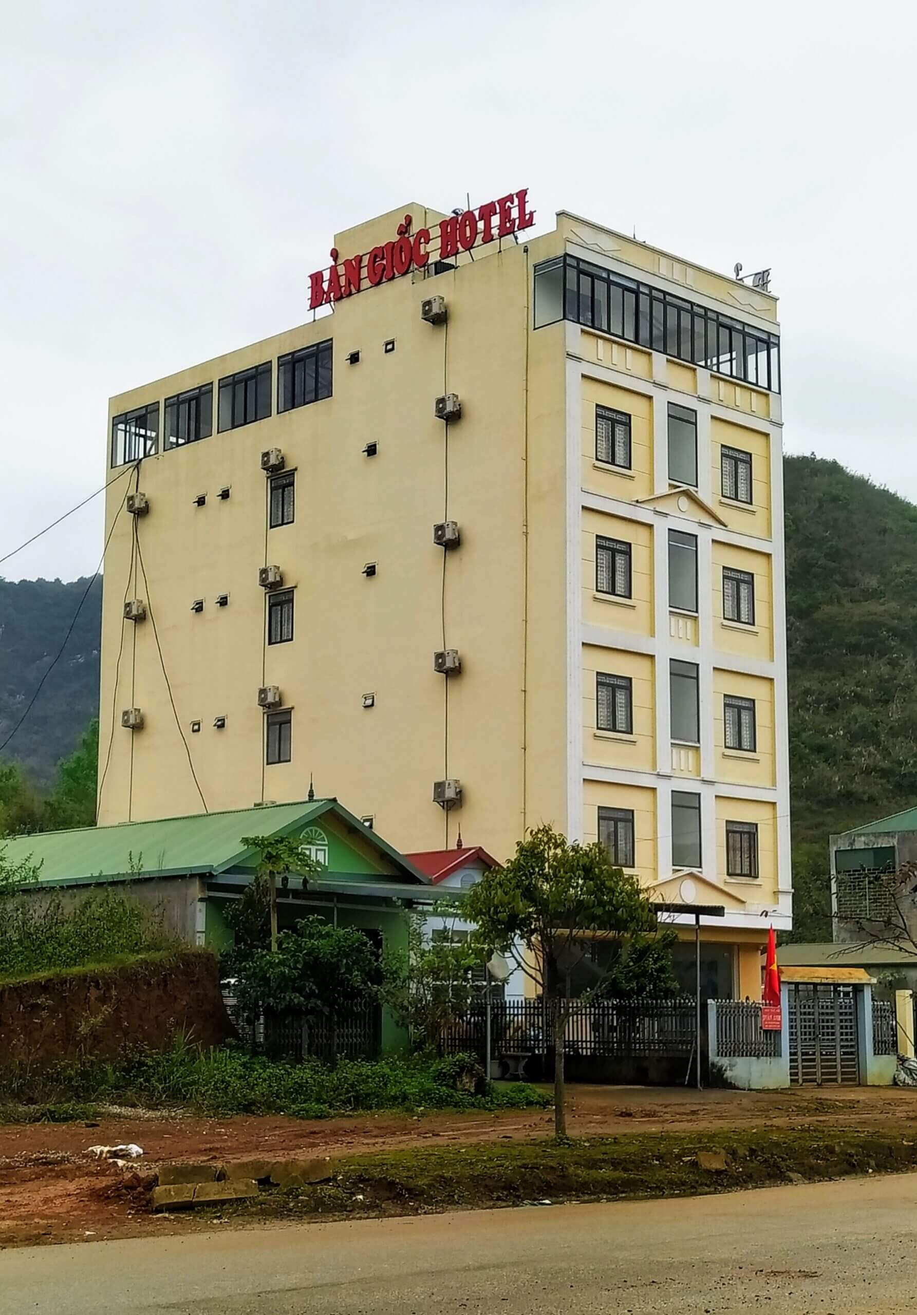 Khách sạn Bản Giốc