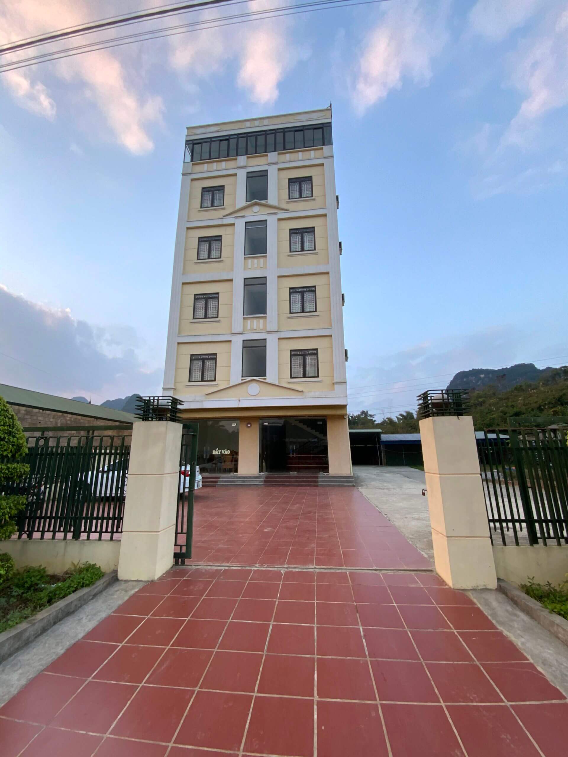 Khách sạn Bản Giốc