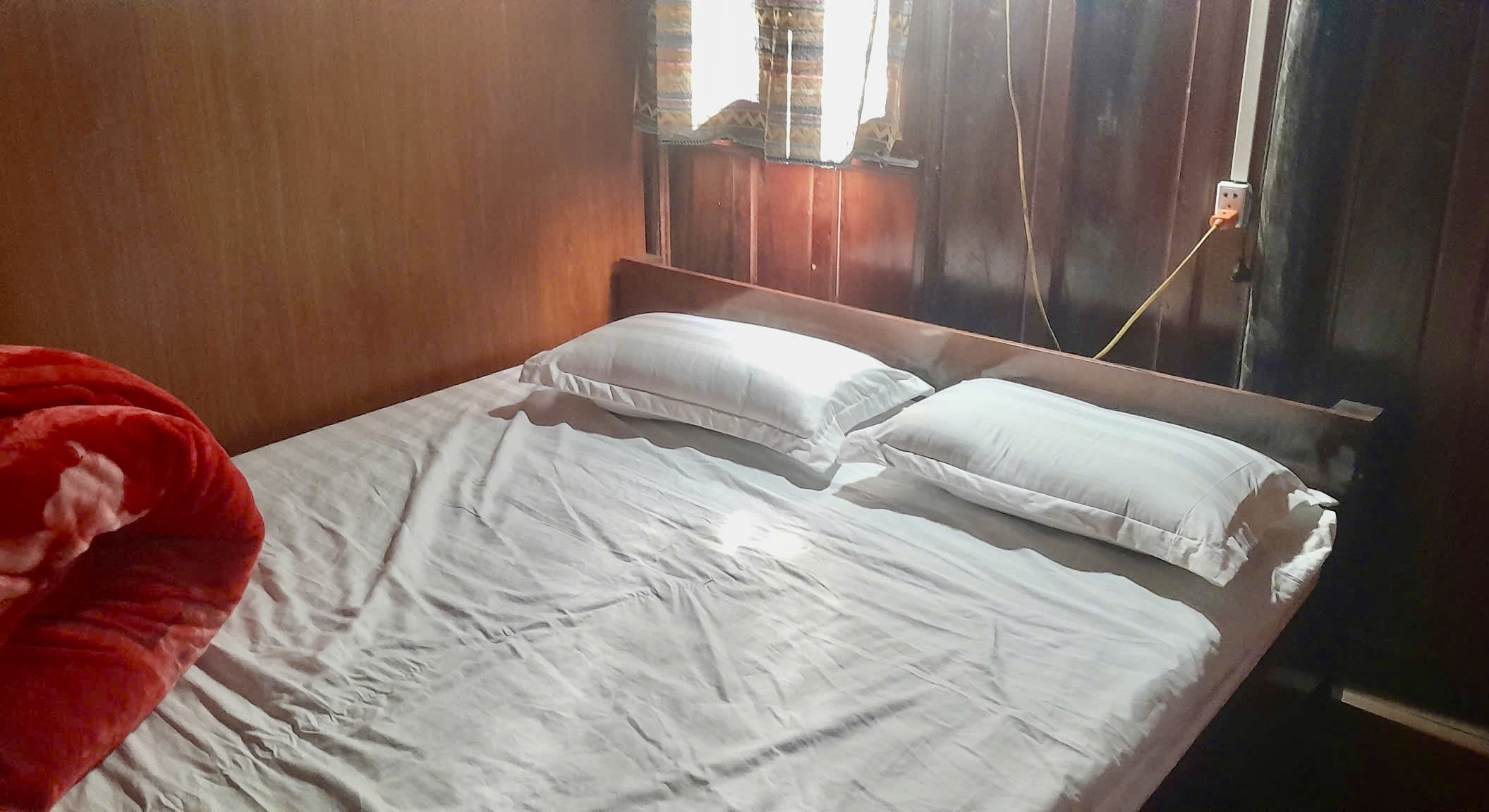 GIẤY BẢN KÍNH THÀNH HOMESTAY