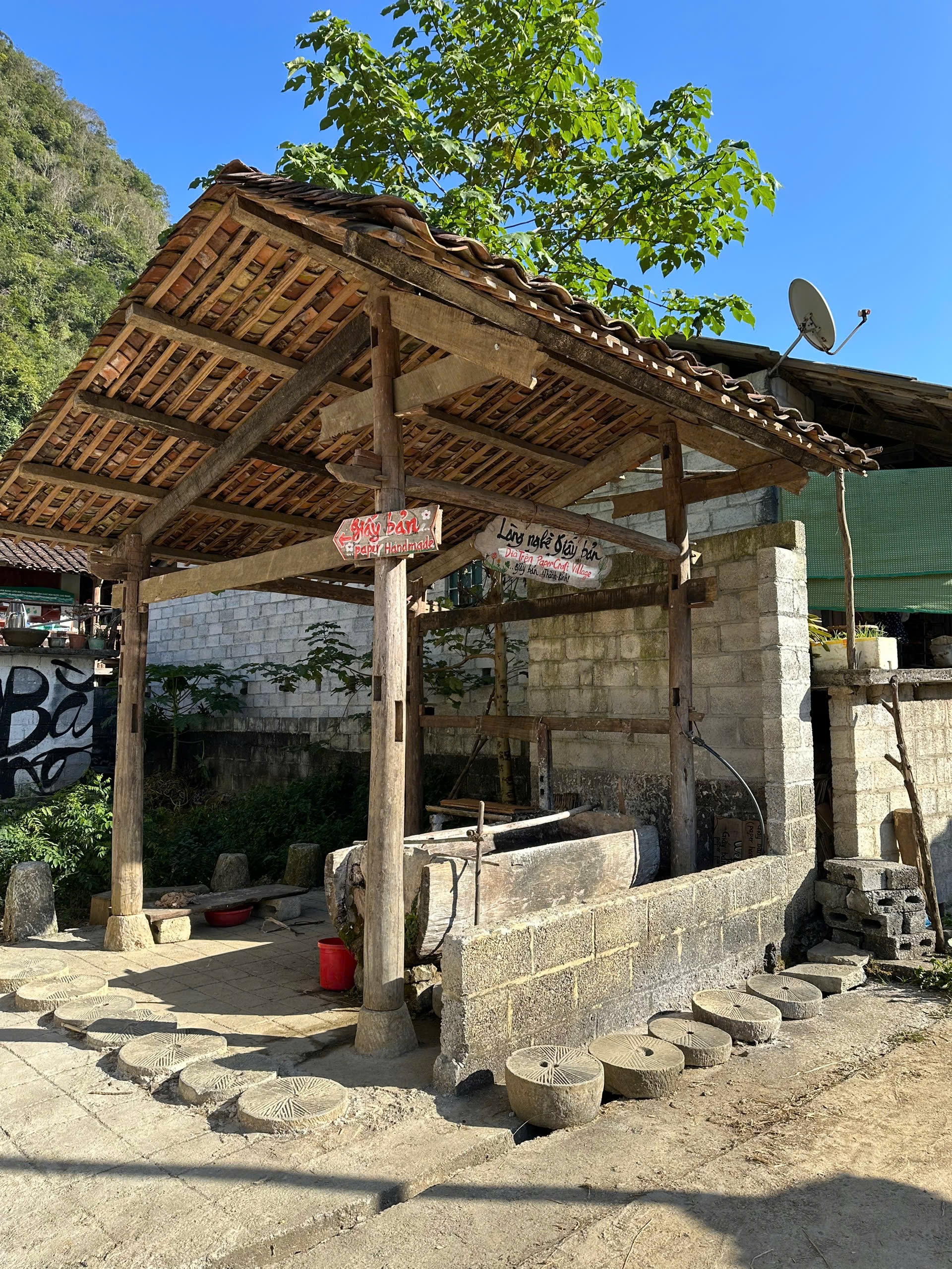 GIẤY BẢN KÍNH THÀNH HOMESTAY