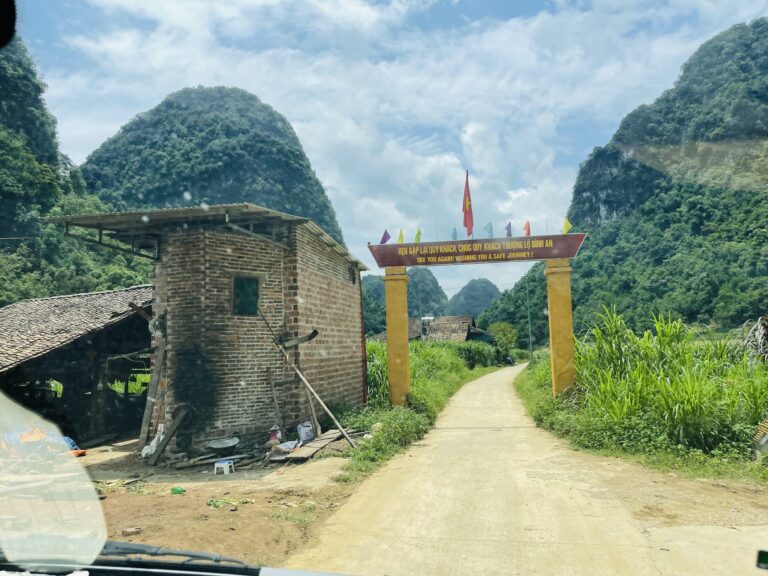 Làng ngói âm dương Lũng Rì - Xã Hạnh Phúc