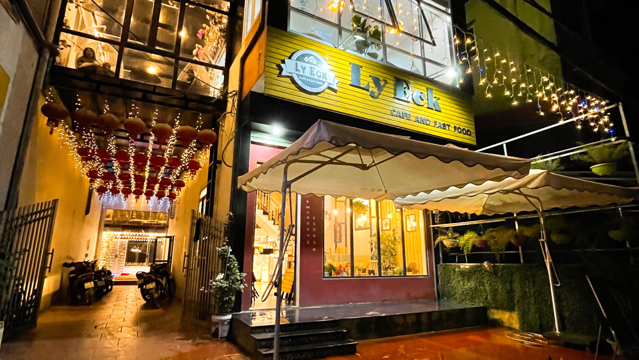 Ly Eck Cafe cá Koi & Karaoke