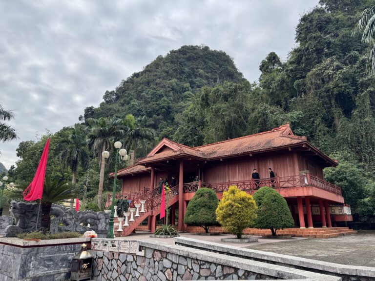 Nhà Tưởng Niệm Hồ Chí Minh Núi Lăng Đồn - Xã Đức Long