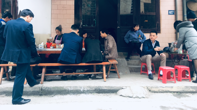 Bánh cuốn Cô Tuyến - Phường Thục Phán