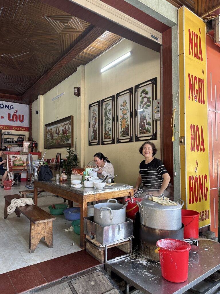 Bánh cuốn- Nhà nghỉ Hoa Hồng - Phường Thục Phán