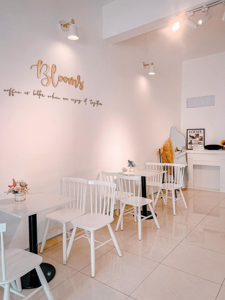 Blooms Coffee - Phường Thục Phán