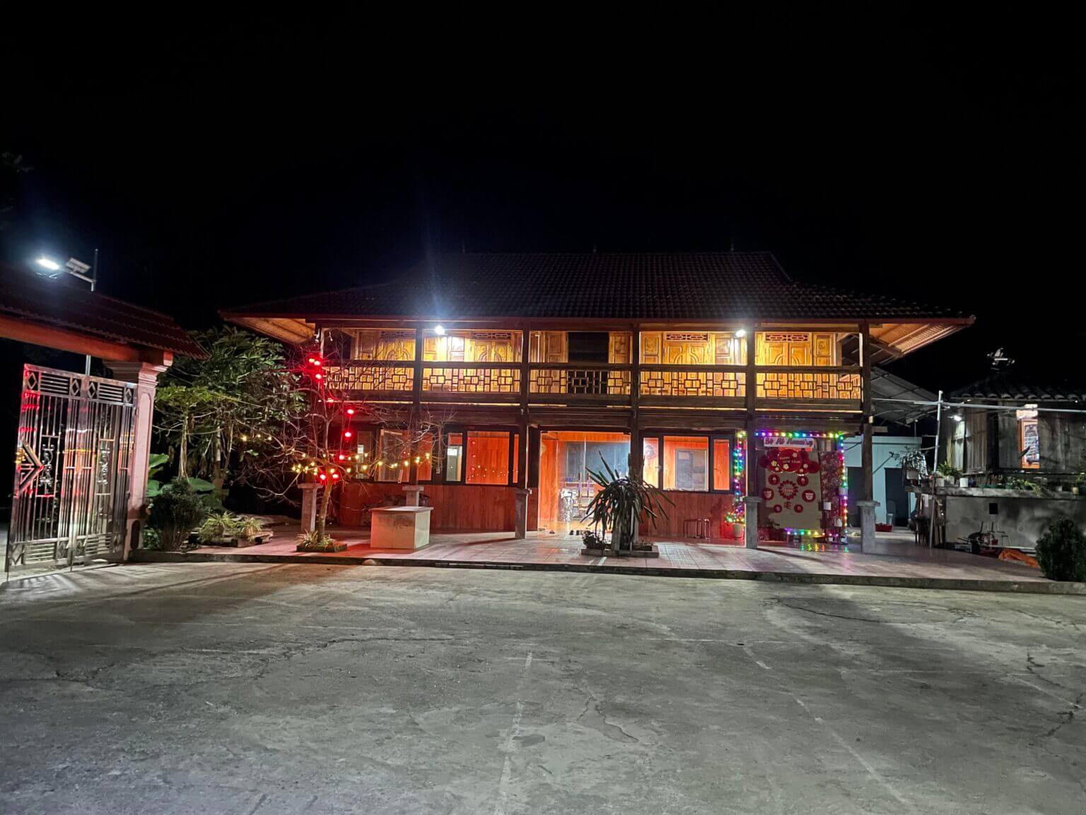 Bờ hồ Homestay