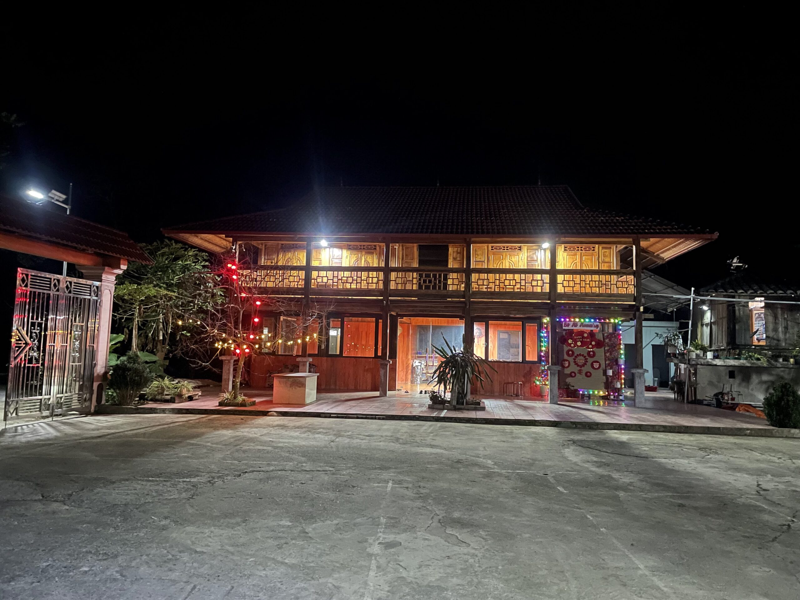 Bờ hồ Homestay