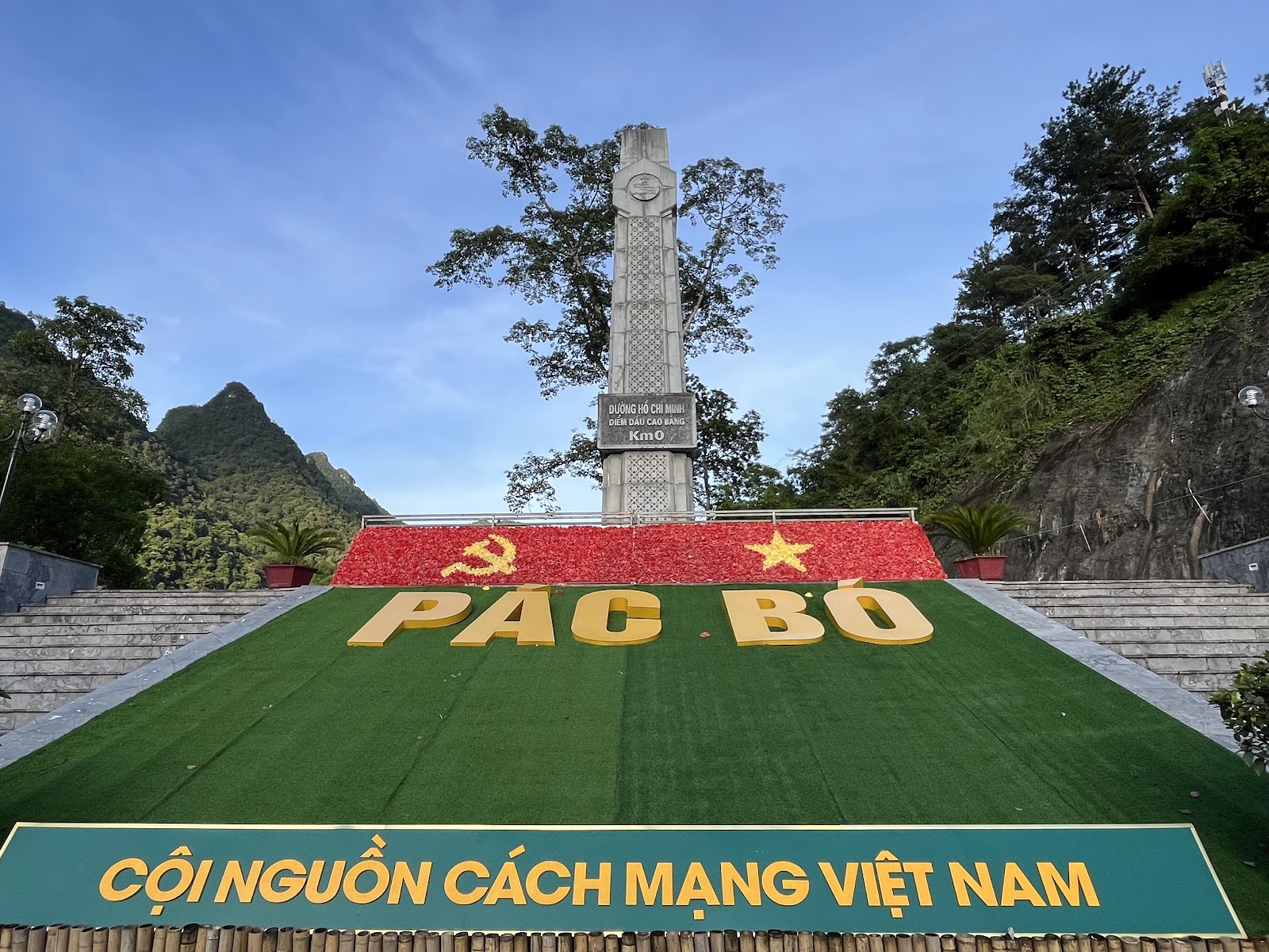 Cột mốc Km 0 đường Hồ Chí Minh