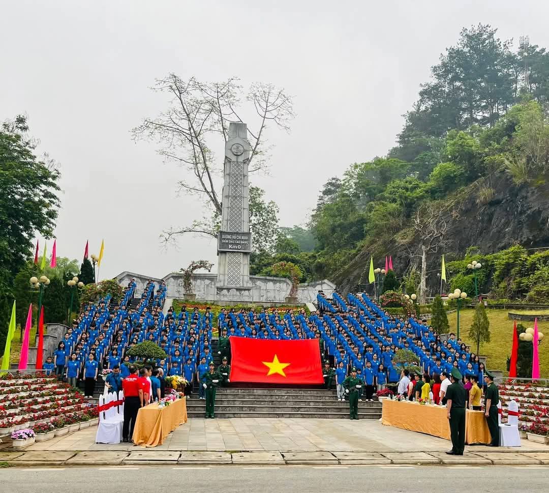 Cột mốc Km 0 đường Hồ Chí Minh