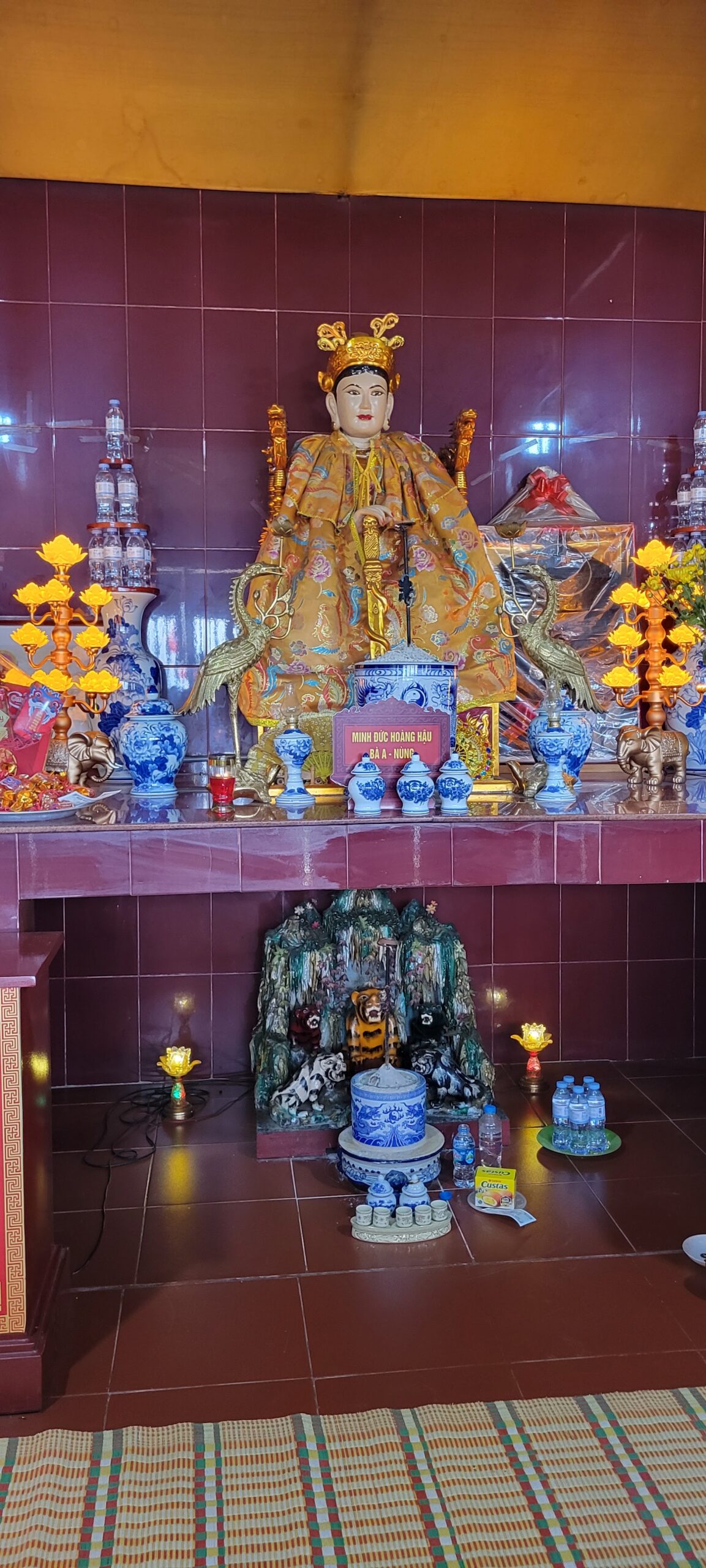 Đền bà Hoàng