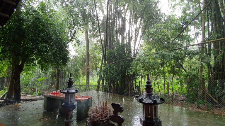 Đền Dẻ Đoóng