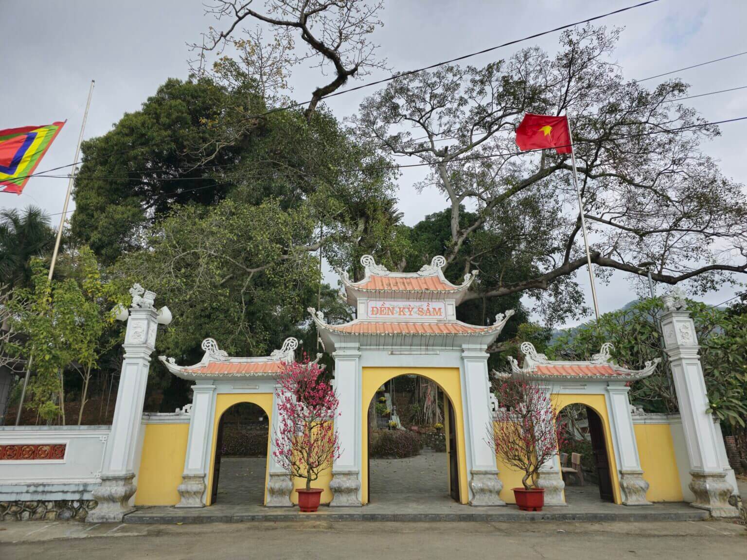 Ky Sam Temple