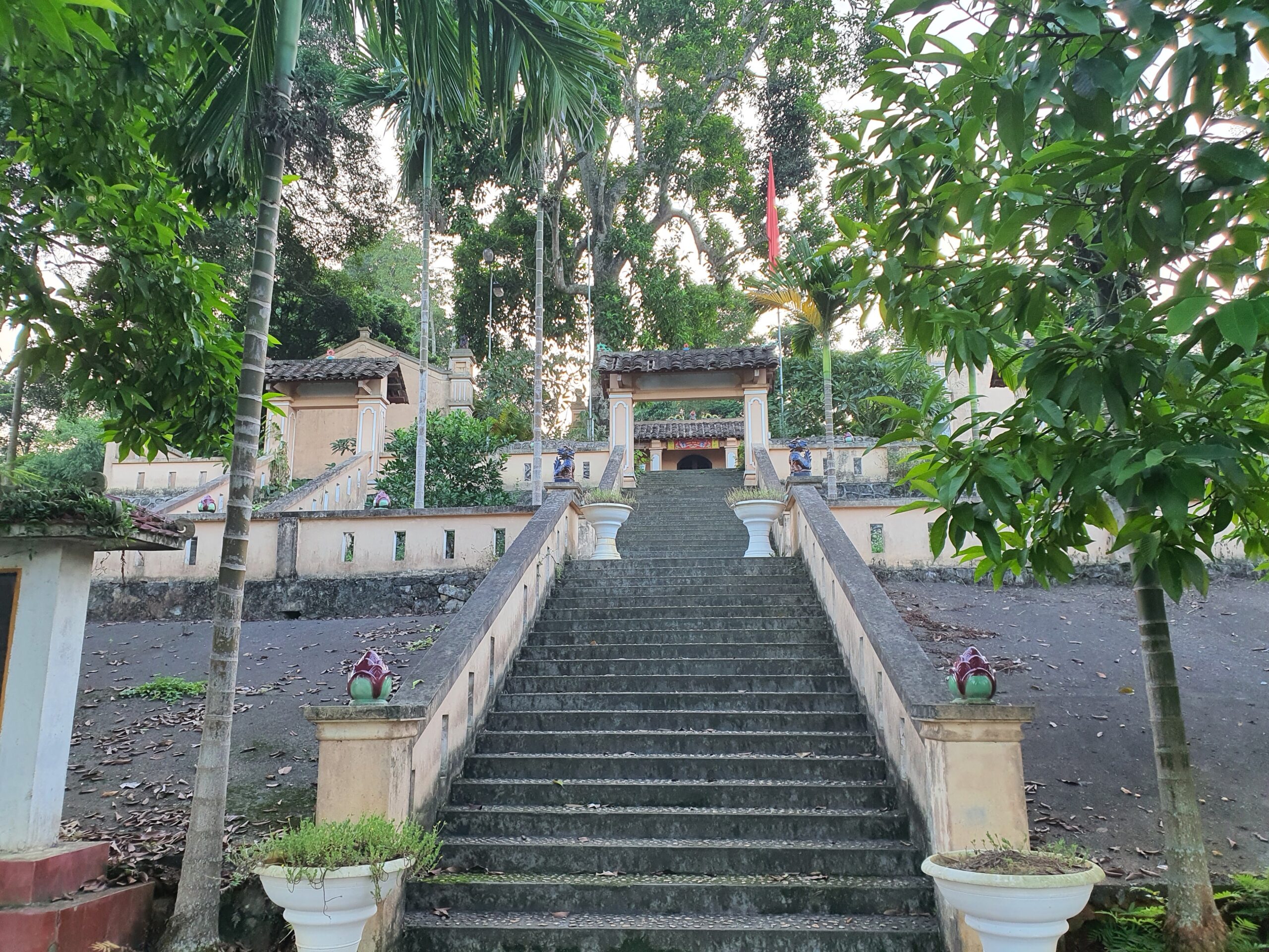 Đền Vua Lê