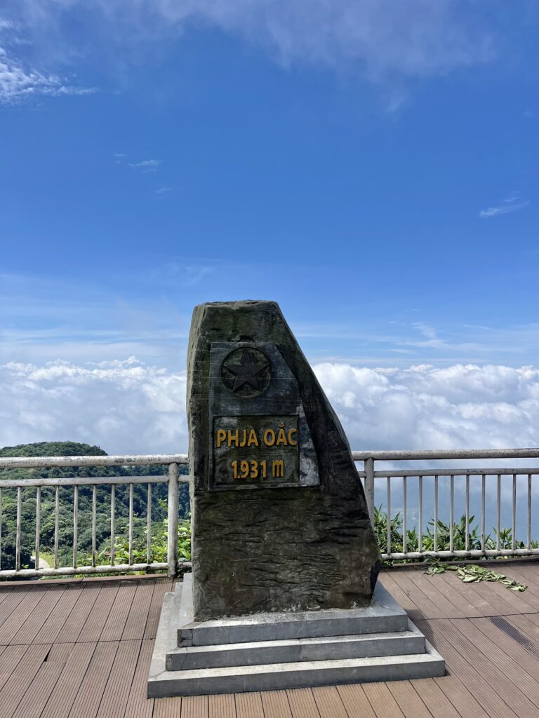 Đỉnh Phia Oắc 1931m - Xã Thành Công