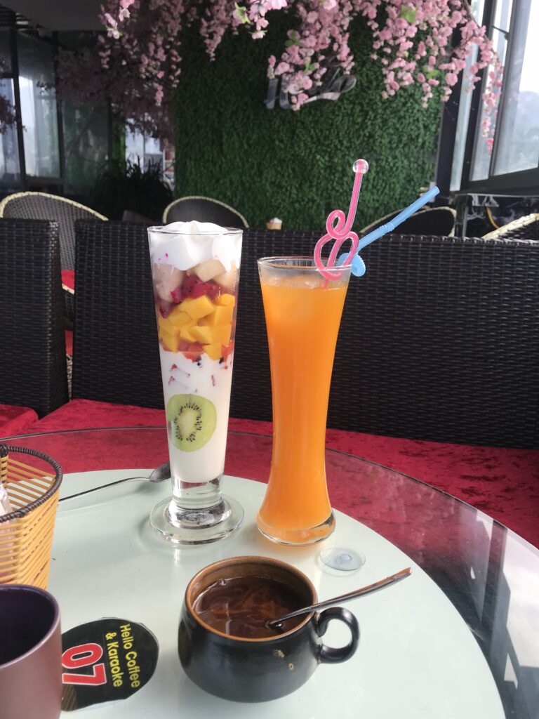 Hello Karaoke Coffe - ảnh 2