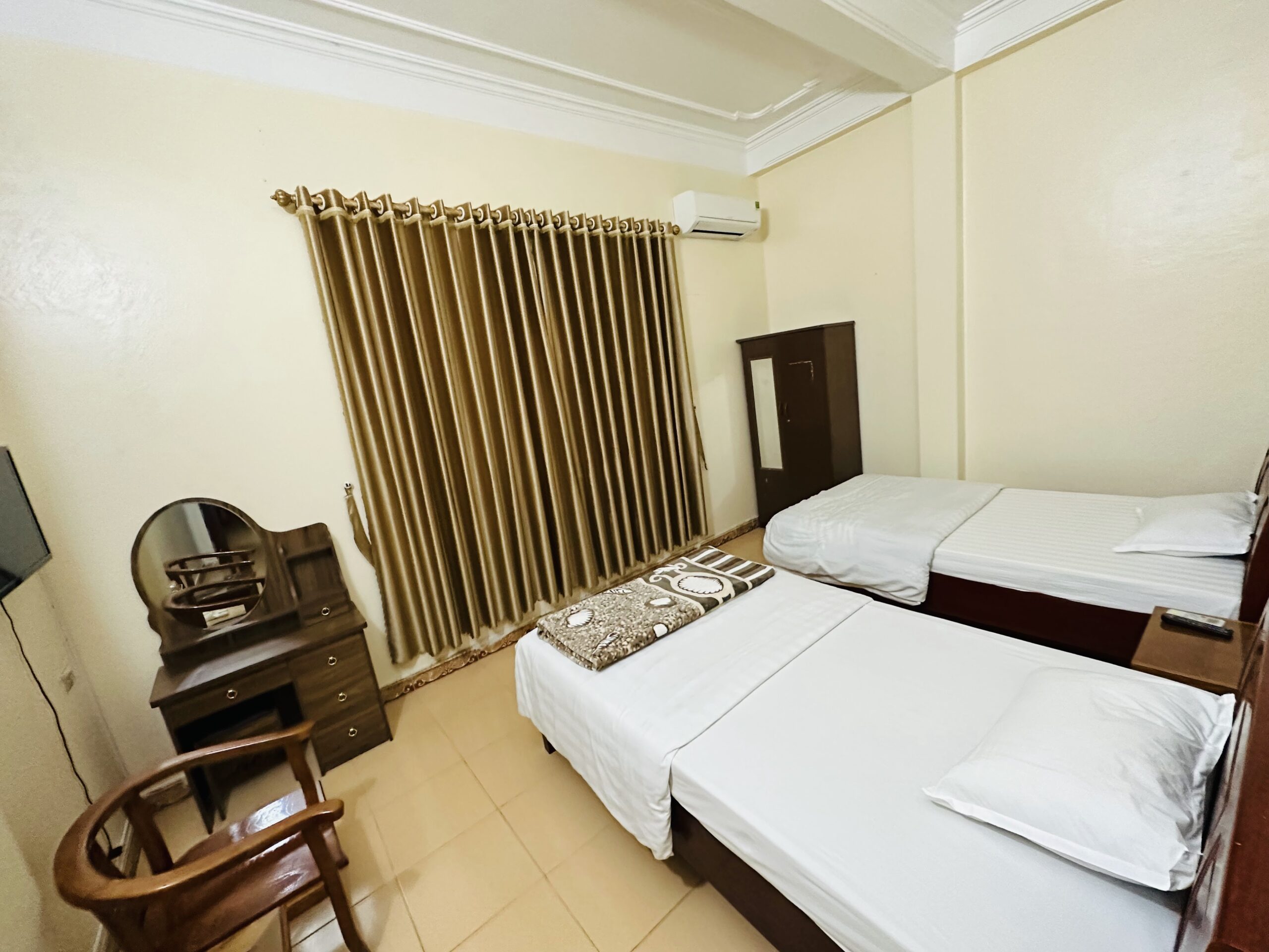 Hùng Thịnh Hotel
