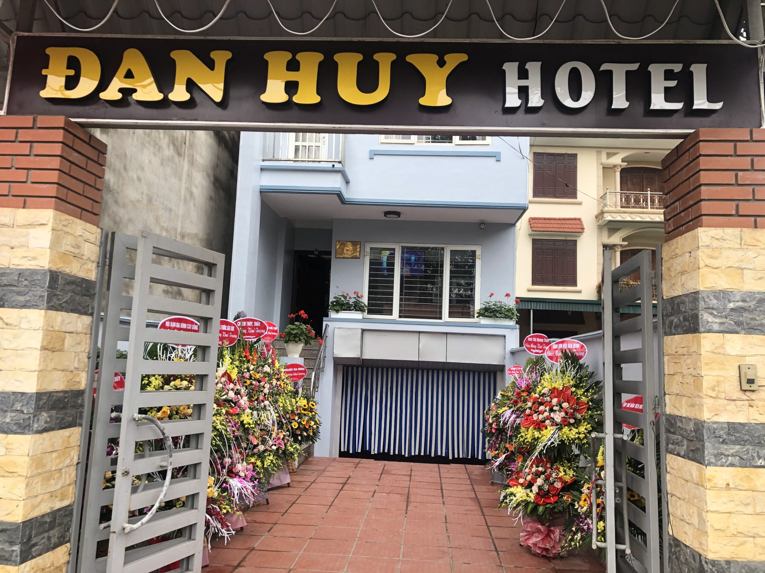 KHÁCH SẠN ĐAN HUY