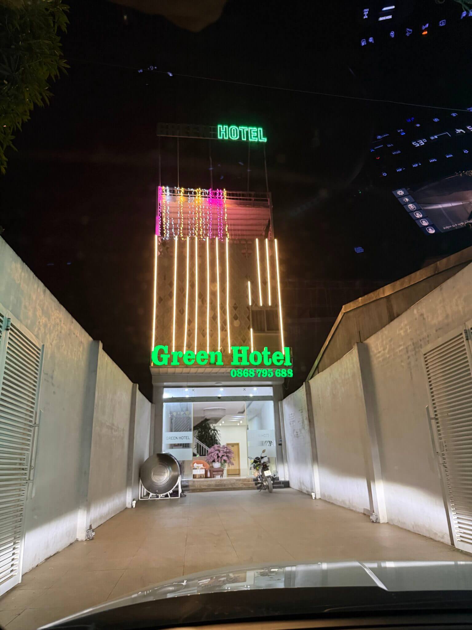 Khách sạn Green – Green Hotel