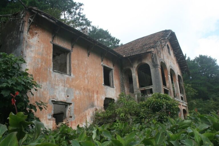Khu phế tích từ thời Pháp thuộc