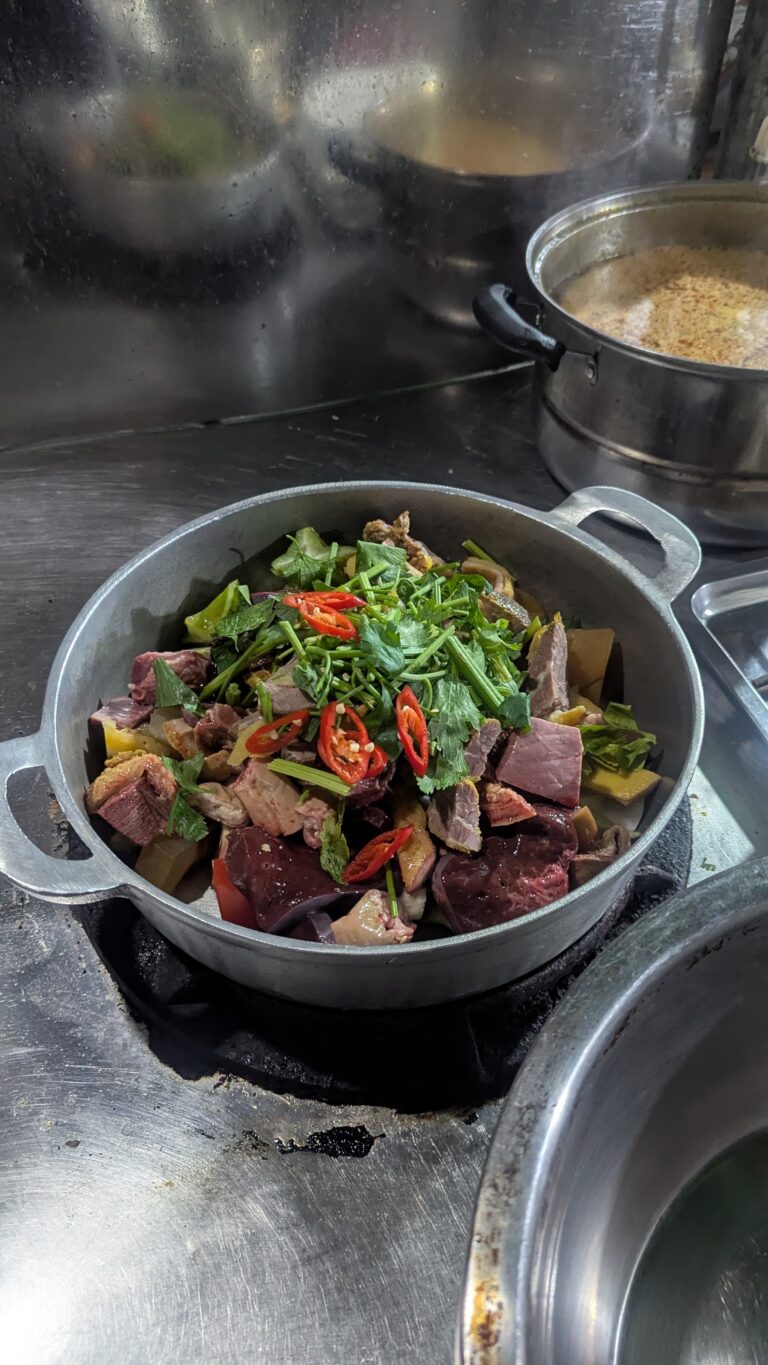 lẩu lòng bò dũng trọc - Phường Nùng Trí Cao