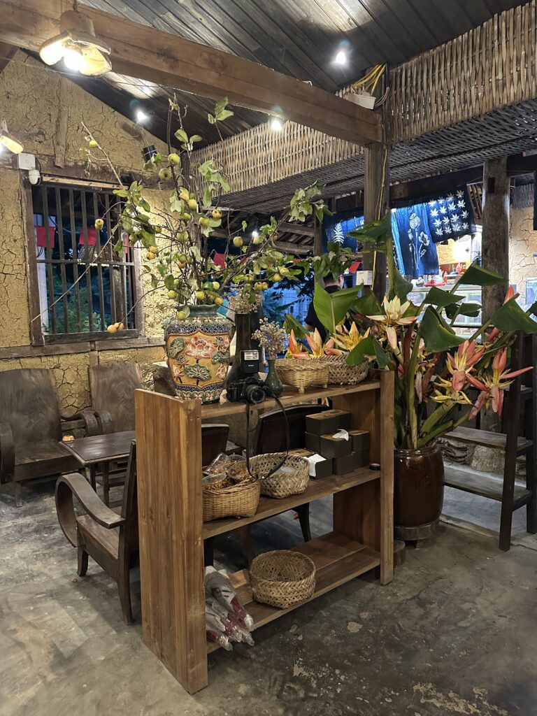 Nâng café - Phường Thục Phán