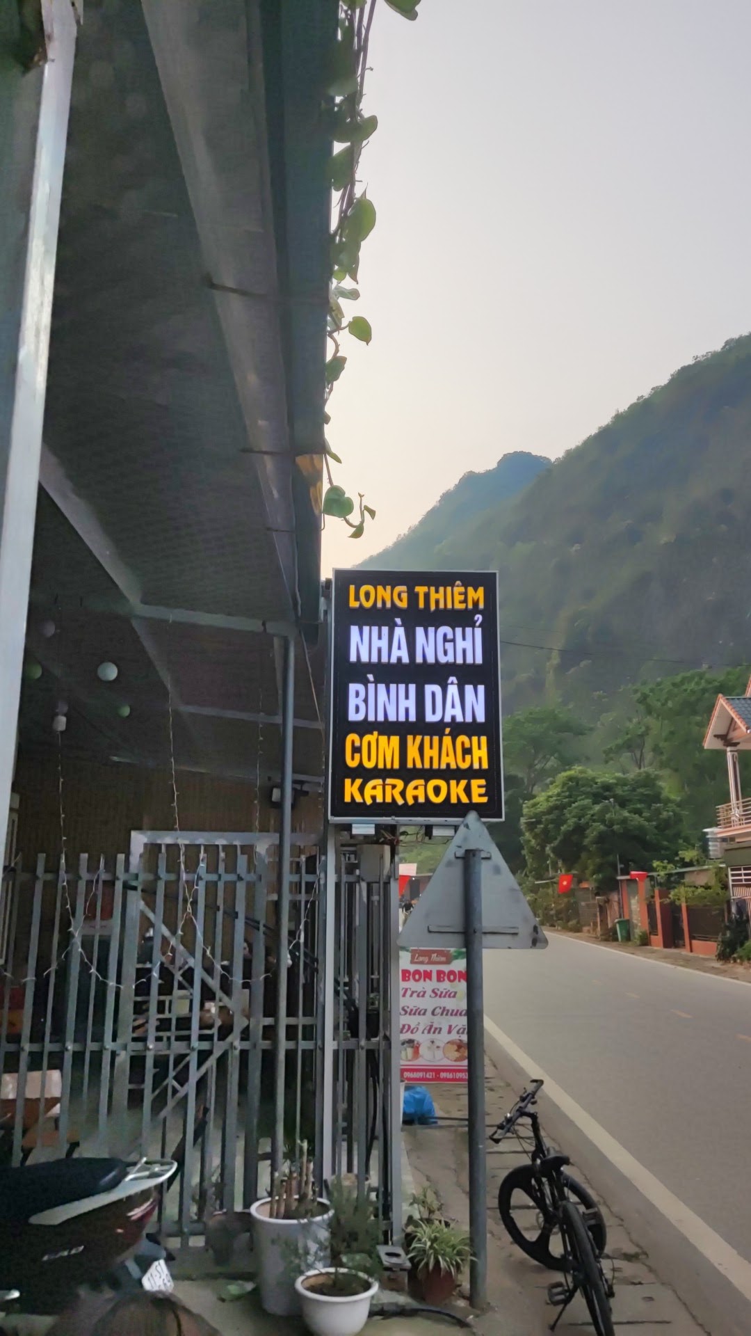 Nhà Hàng Long Thiêm