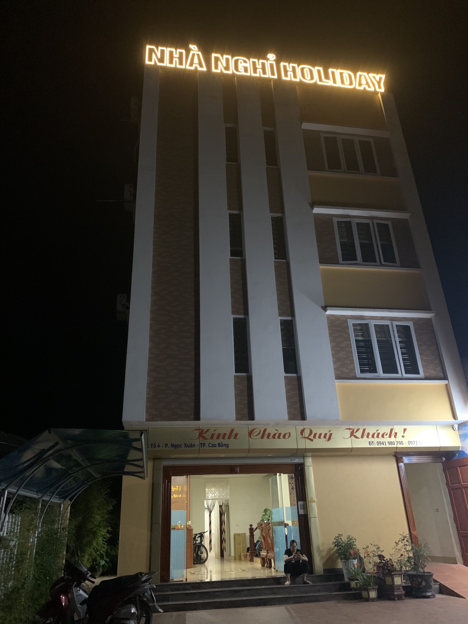 Nhà nghỉ HOLIDAY