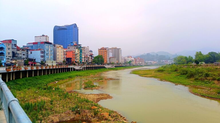 Phố Đi Bộ Ven Sông Bằng - Phường Thục Phán