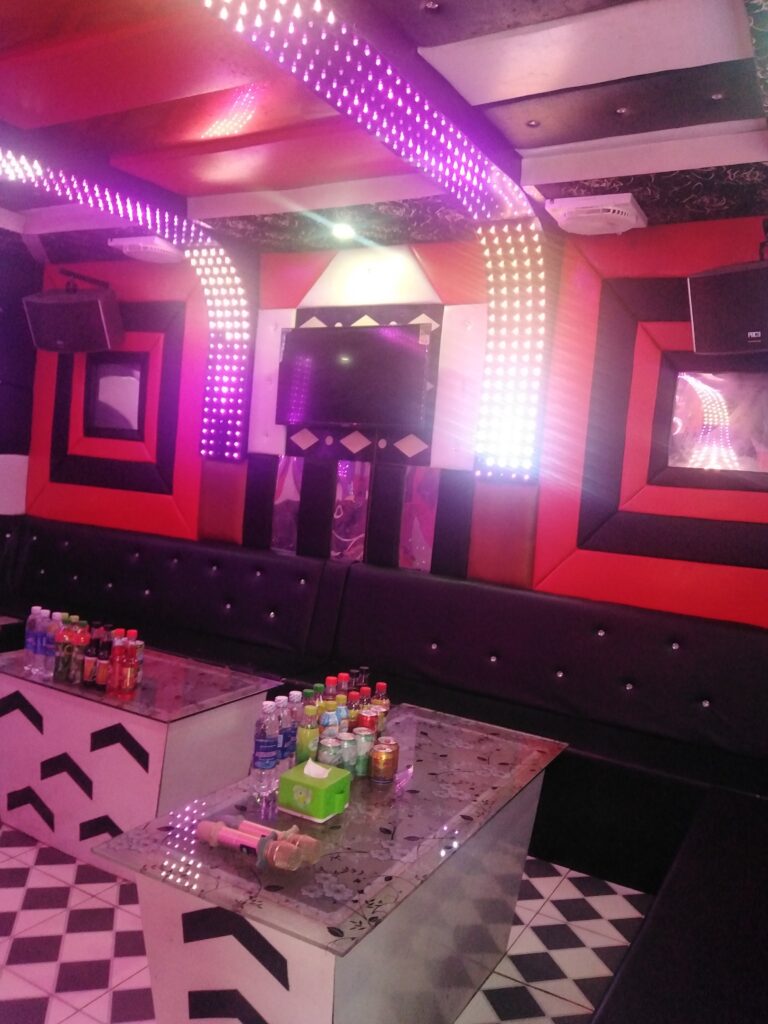 QUEEN KARAOKE NỮ HOÀNG - Phường Thục Phán