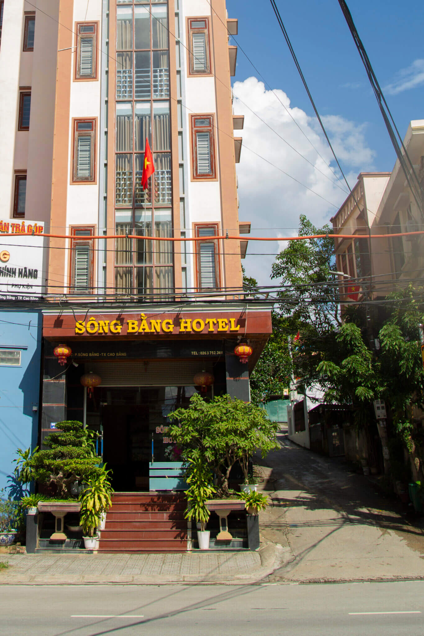 Sông bằng Hotel